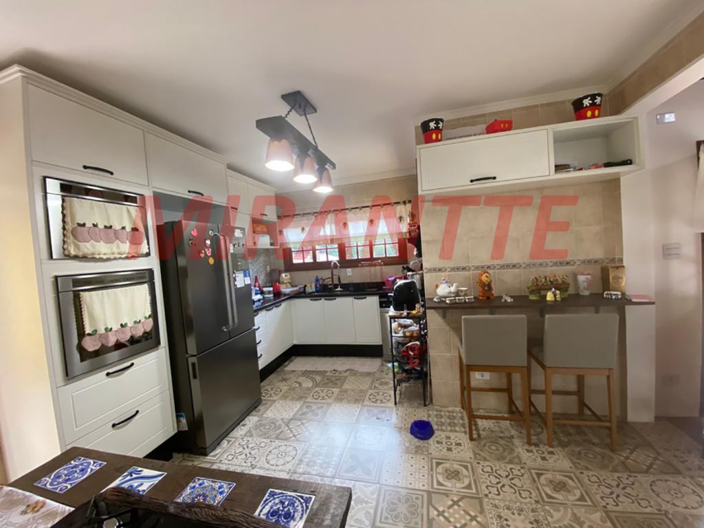 Sobrado de 353m² com 4 quartos em Serra Da Cantareira