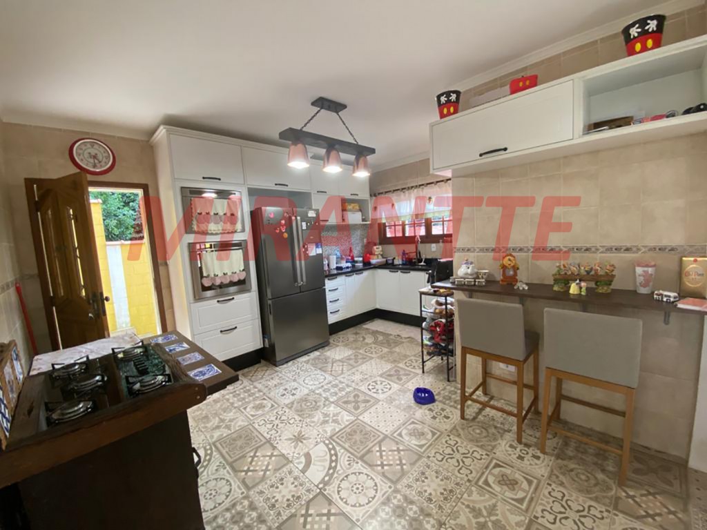 Sobrado de 353m² com 4 quartos em Serra Da Cantareira