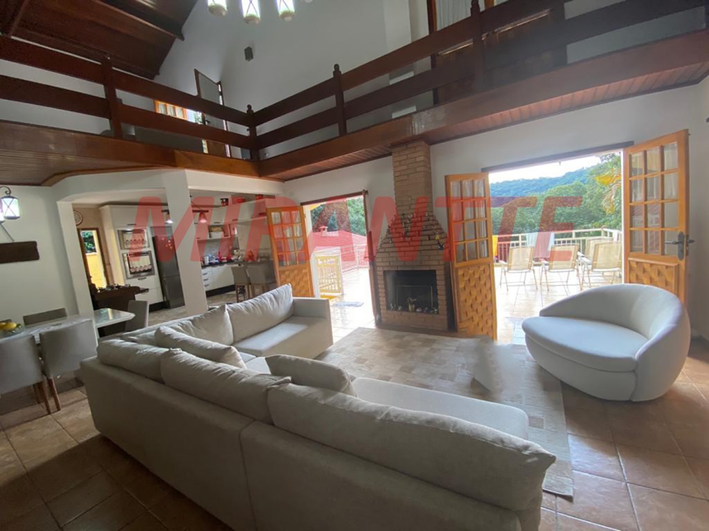 Sobrado de 353m² com 4 quartos em Serra Da Cantareira