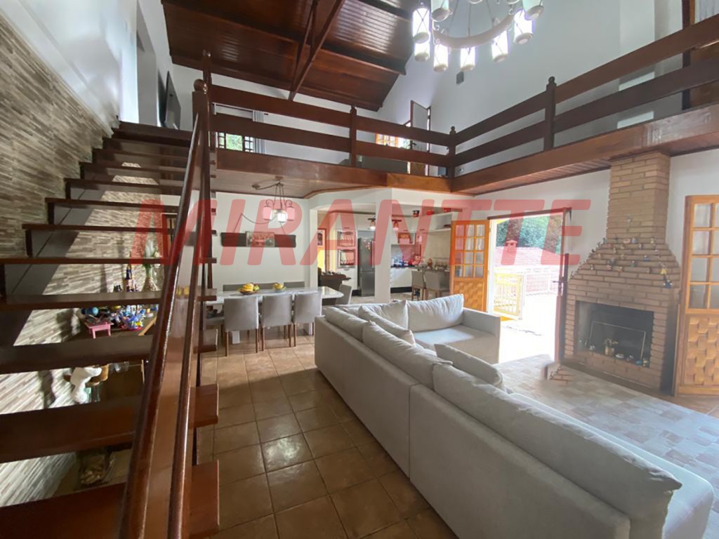 Sobrado de 353m² com 4 quartos em Serra Da Cantareira