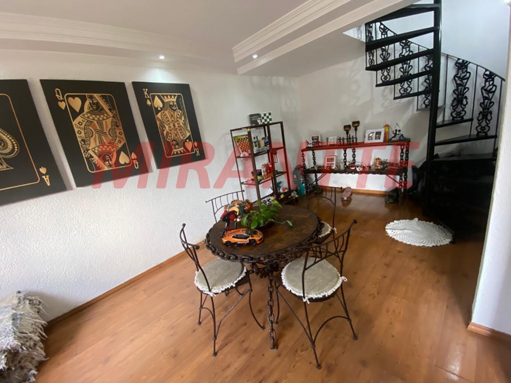 Sobrado de 353m² com 4 quartos em Serra Da Cantareira