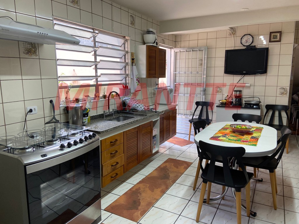 Sobrado de 200m² com 4 quartos em Jardim Elisa Maria