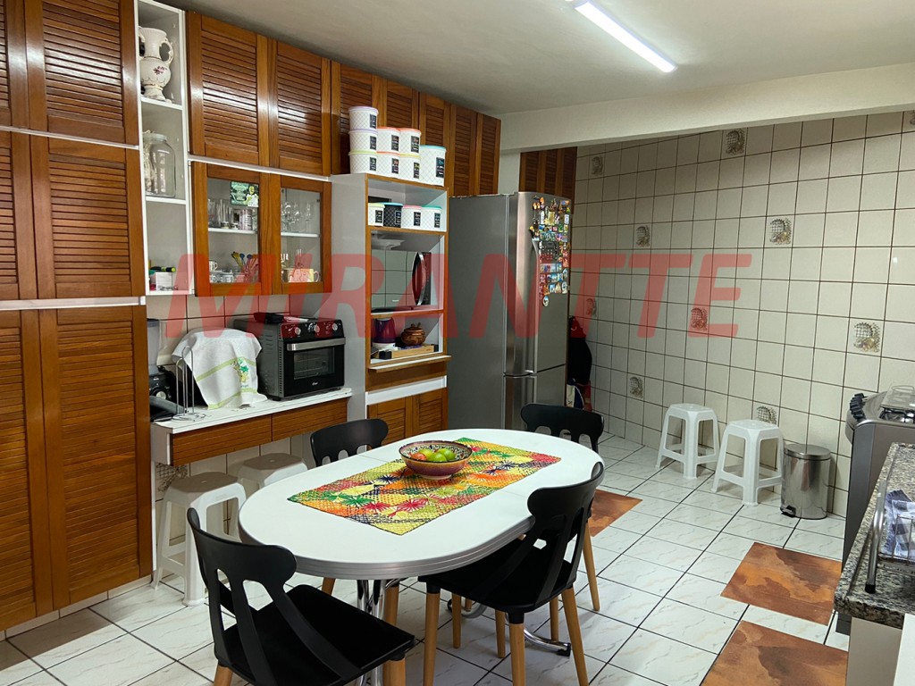 Sobrado de 200m² com 4 quartos em Jardim Elisa Maria