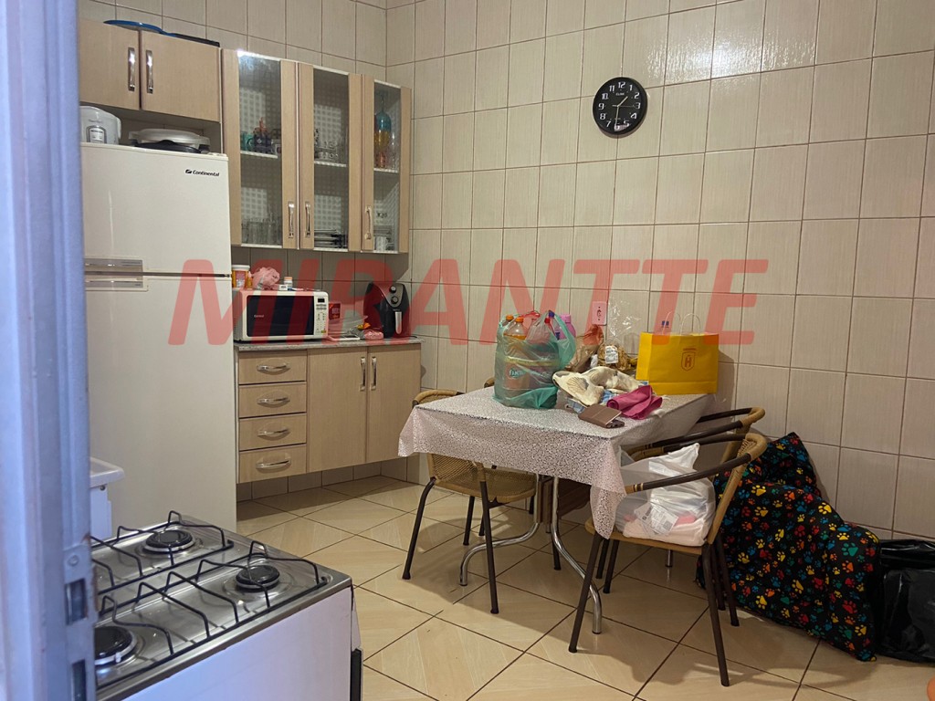 Sobrado de 200m² com 4 quartos em Jardim Elisa Maria