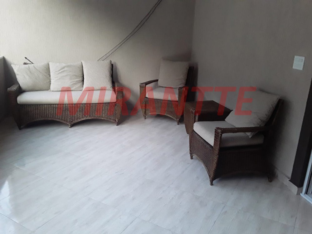 Sobrado de 240m² com 4 quartos em Vila Aurora