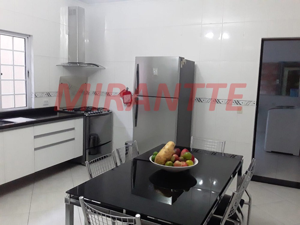 Sobrado de 240m² com 4 quartos em Vila Aurora