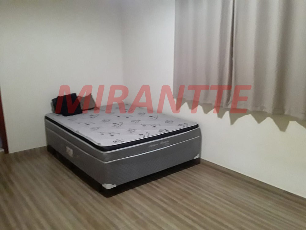 Sobrado de 240m² com 4 quartos em Vila Aurora