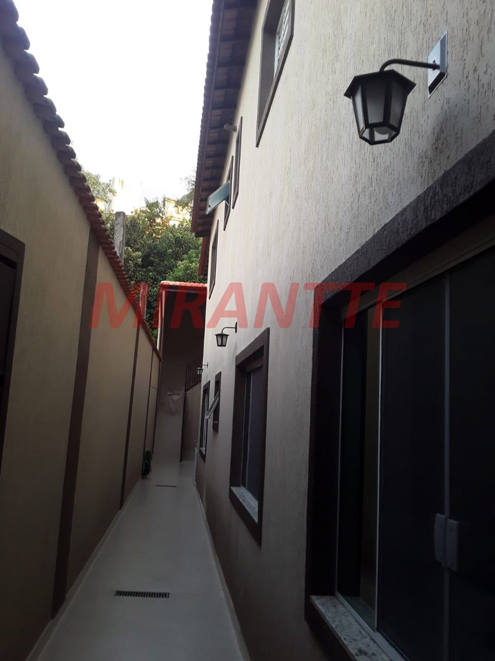Sobrado de 240m² com 4 quartos em Vila Aurora