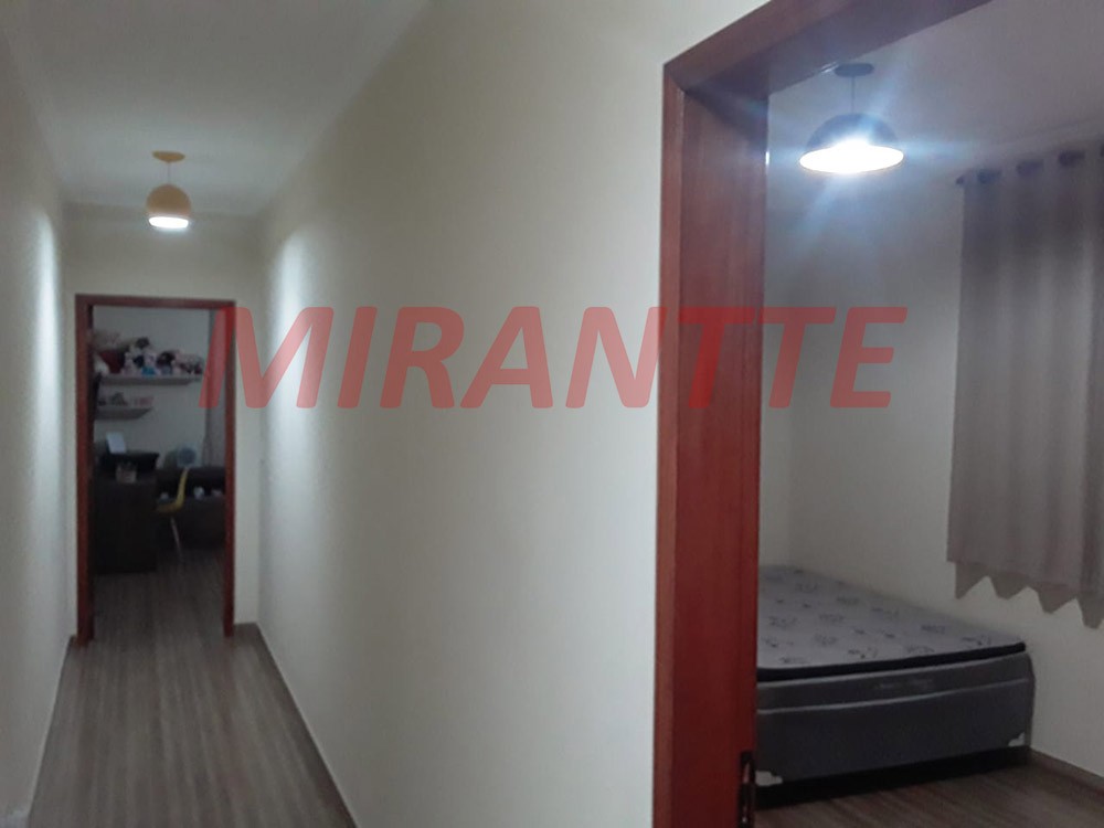 Sobrado de 240m² com 4 quartos em Vila Aurora