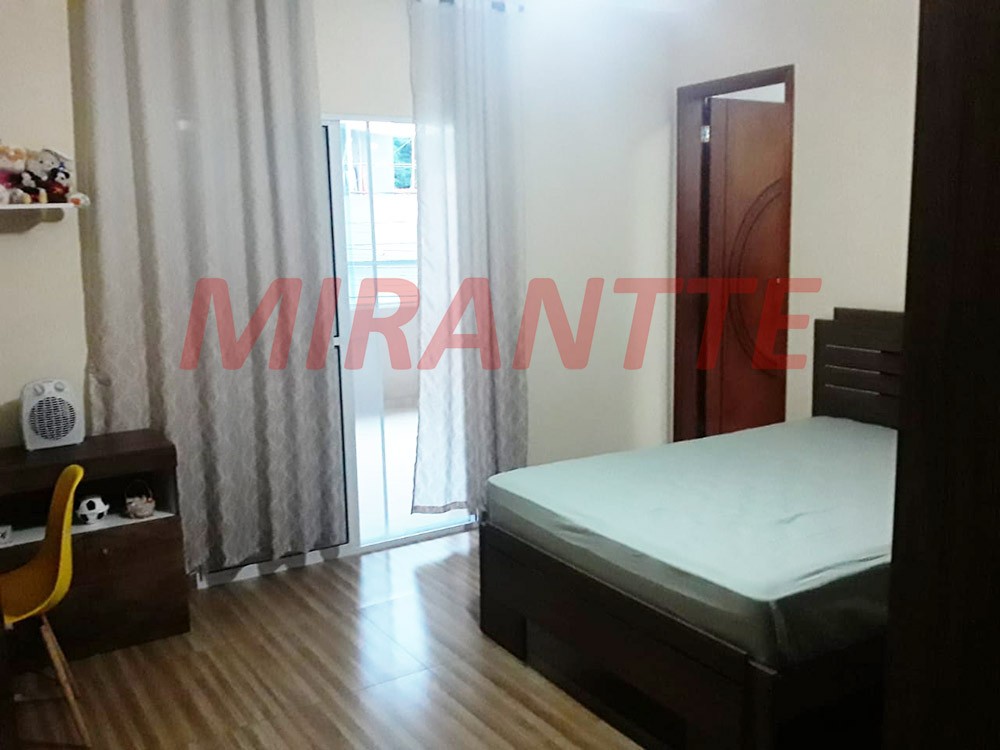 Sobrado de 240m² com 4 quartos em Vila Aurora