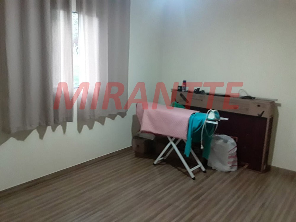 Sobrado de 240m² com 4 quartos em Vila Aurora