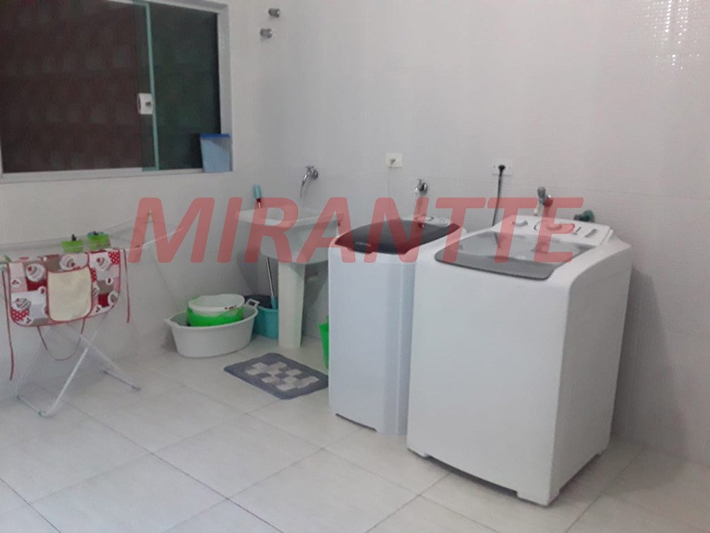 Sobrado de 240m² com 4 quartos em Vila Aurora