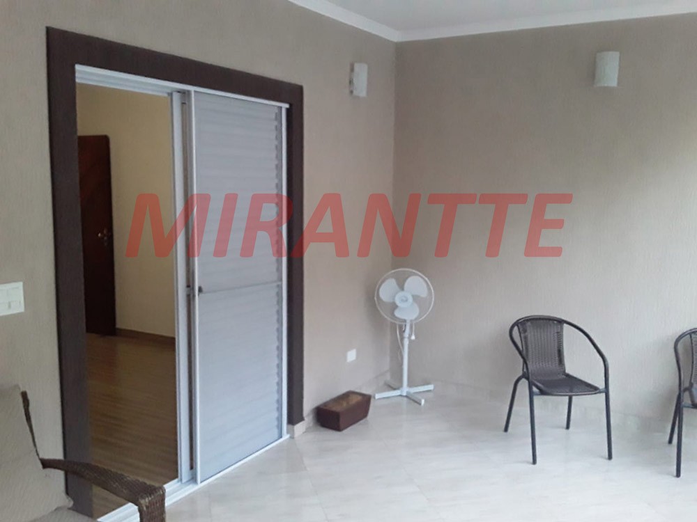 Sobrado de 240m² com 4 quartos em Vila Aurora