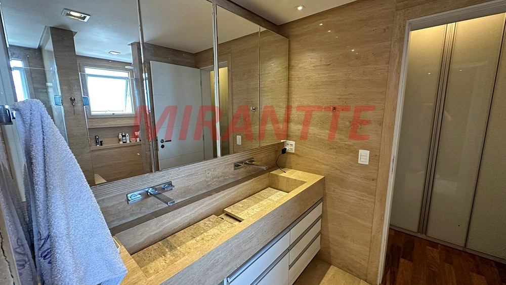 Apartamento de 325m² com 4 quartos em Água Fria
