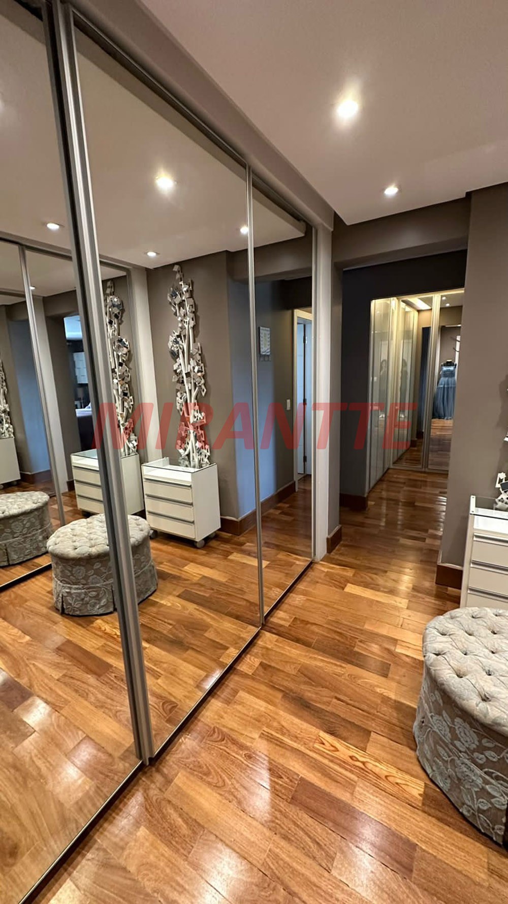 Apartamento de 325m² com 4 quartos em Água Fria