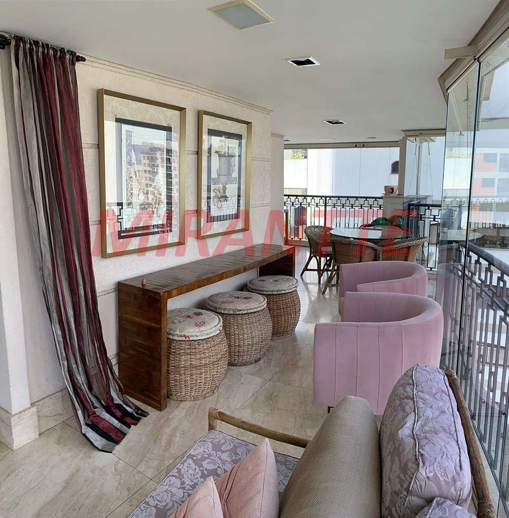 Apartamento de 325m² com 4 quartos em Água Fria