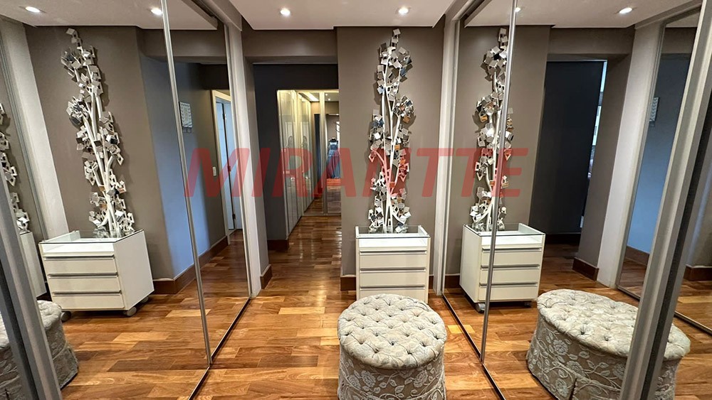 Apartamento de 325m² com 4 quartos em Água Fria