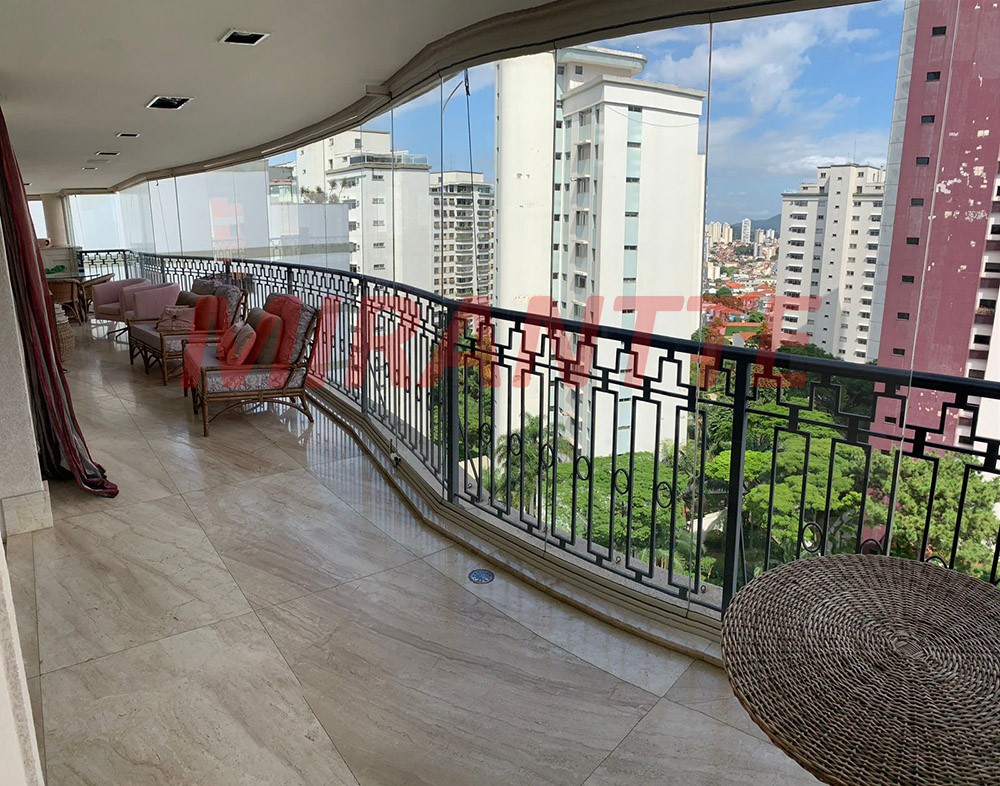Apartamento de 325m² com 4 quartos em Água Fria