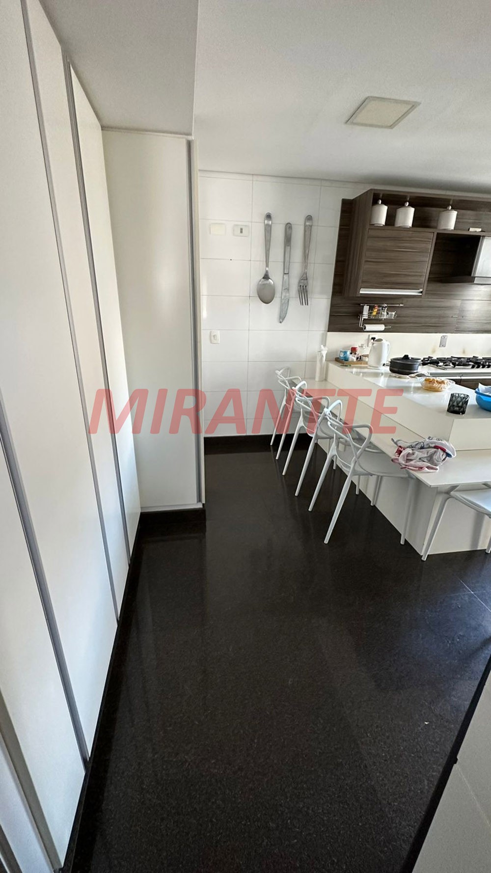 Apartamento de 325m² com 4 quartos em Água Fria