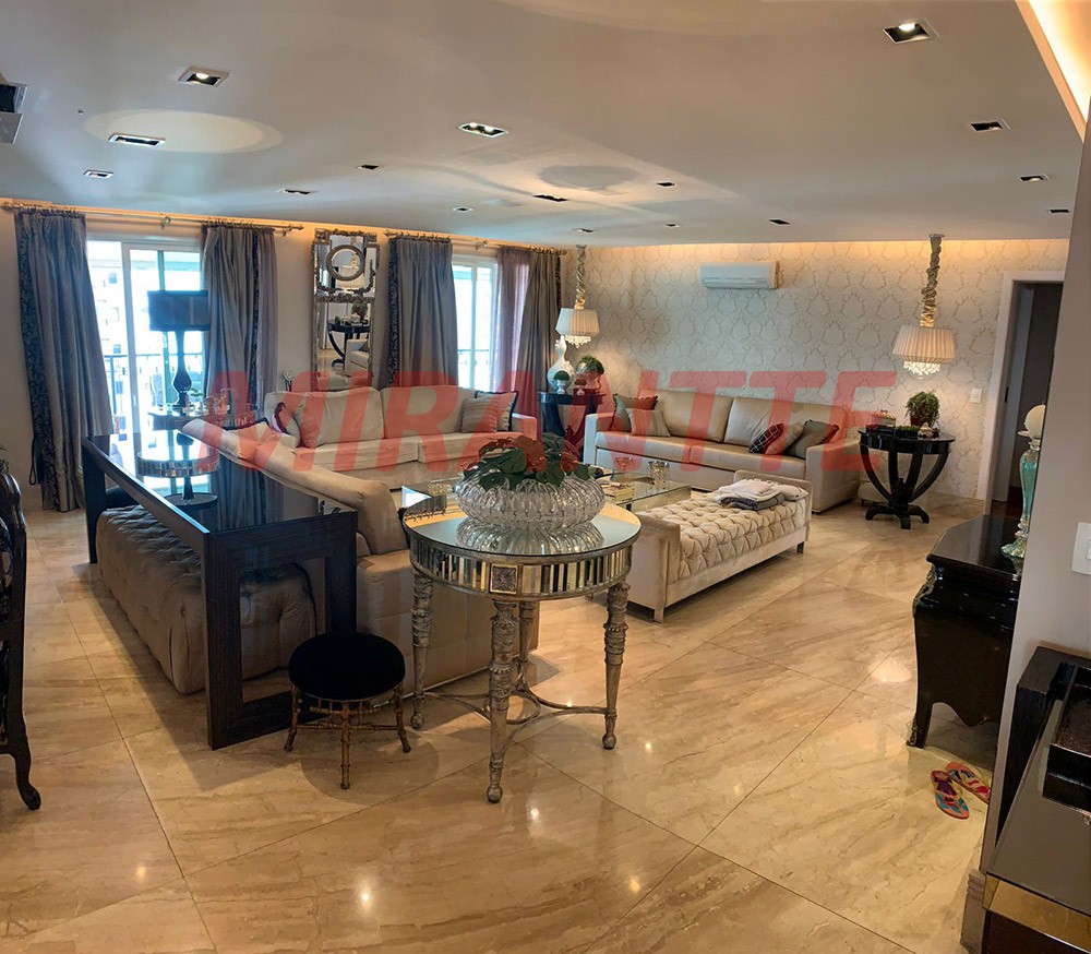 Apartamento de 325m² com 4 quartos em Água Fria