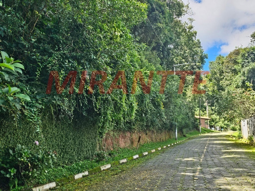 Terreno de 1070m² em Serra da Cantareira