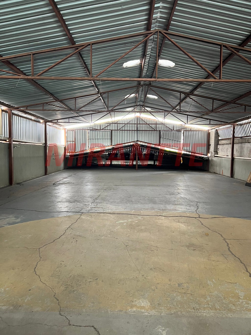 Comercial de 1300m² em Casa Verde