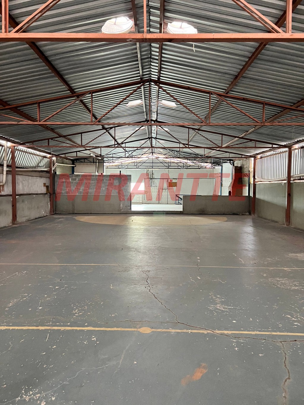 Comercial de 1300m² em Casa Verde