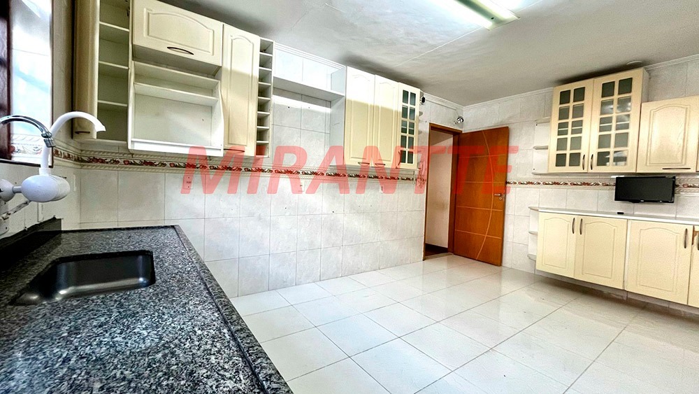 Sobrado de 200m² com 3 quartos em Tremembe
