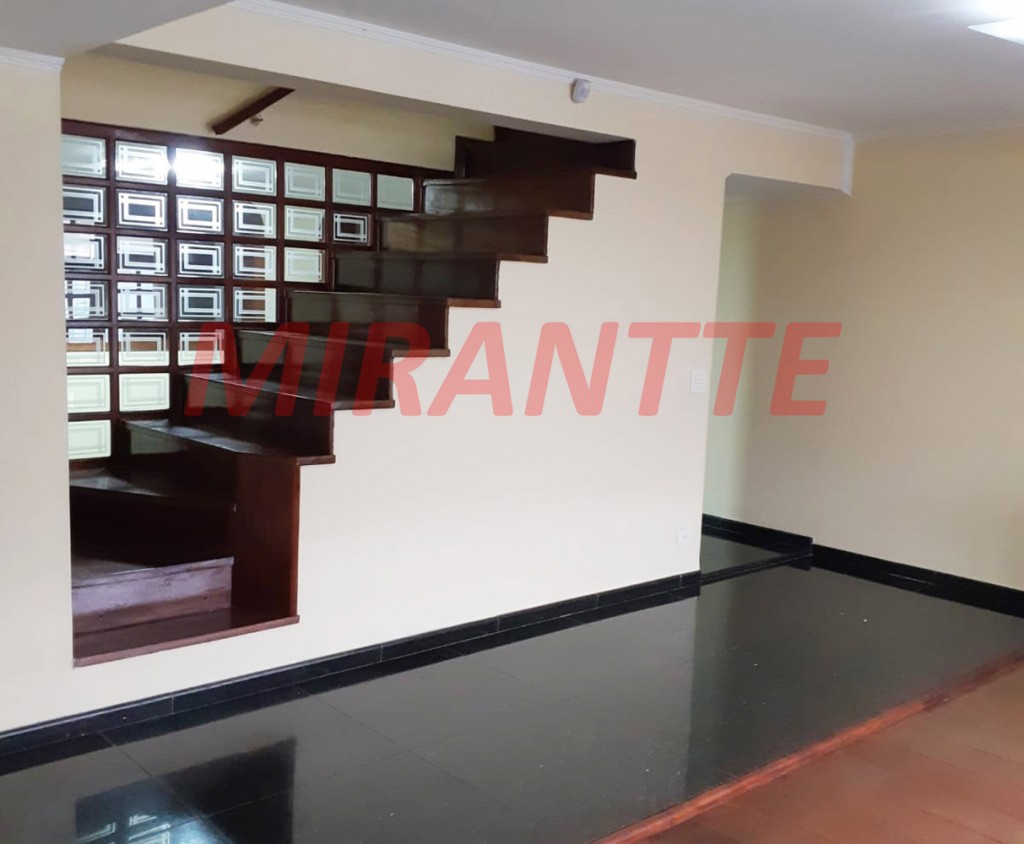 Sobrado com 3 quartos em Vila Tibagi