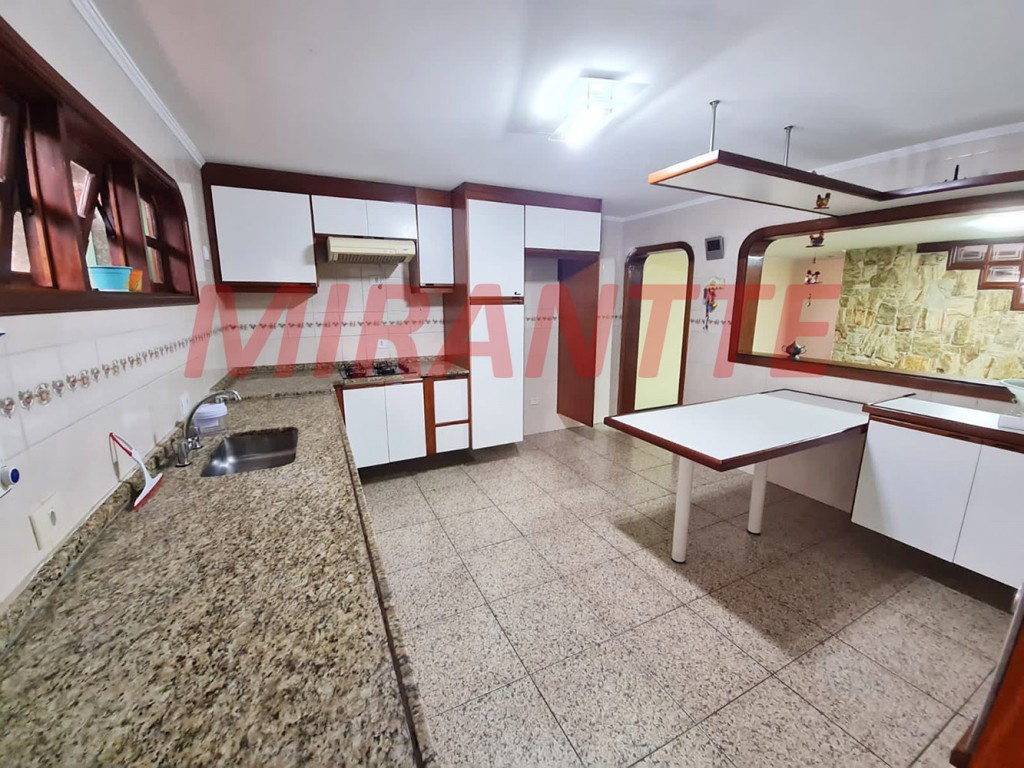 Sobrado com 3 quartos em Vila Tibagi