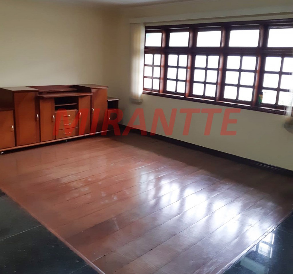 Sobrado com 3 quartos em Vila Tibagi
