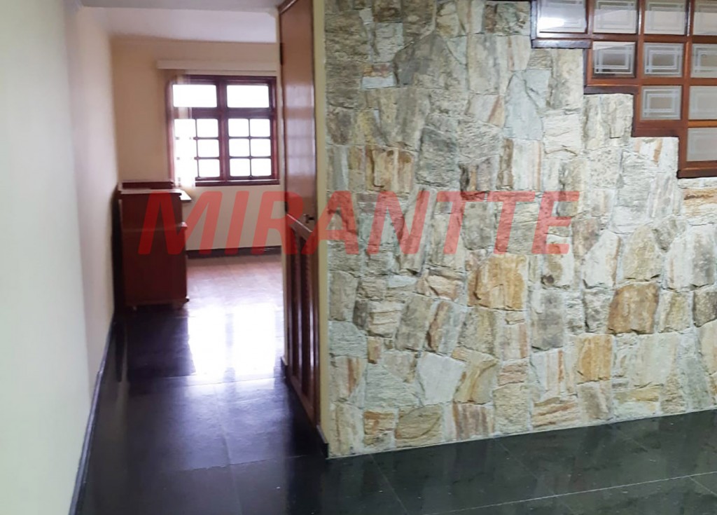 Sobrado com 3 quartos em Vila Tibagi