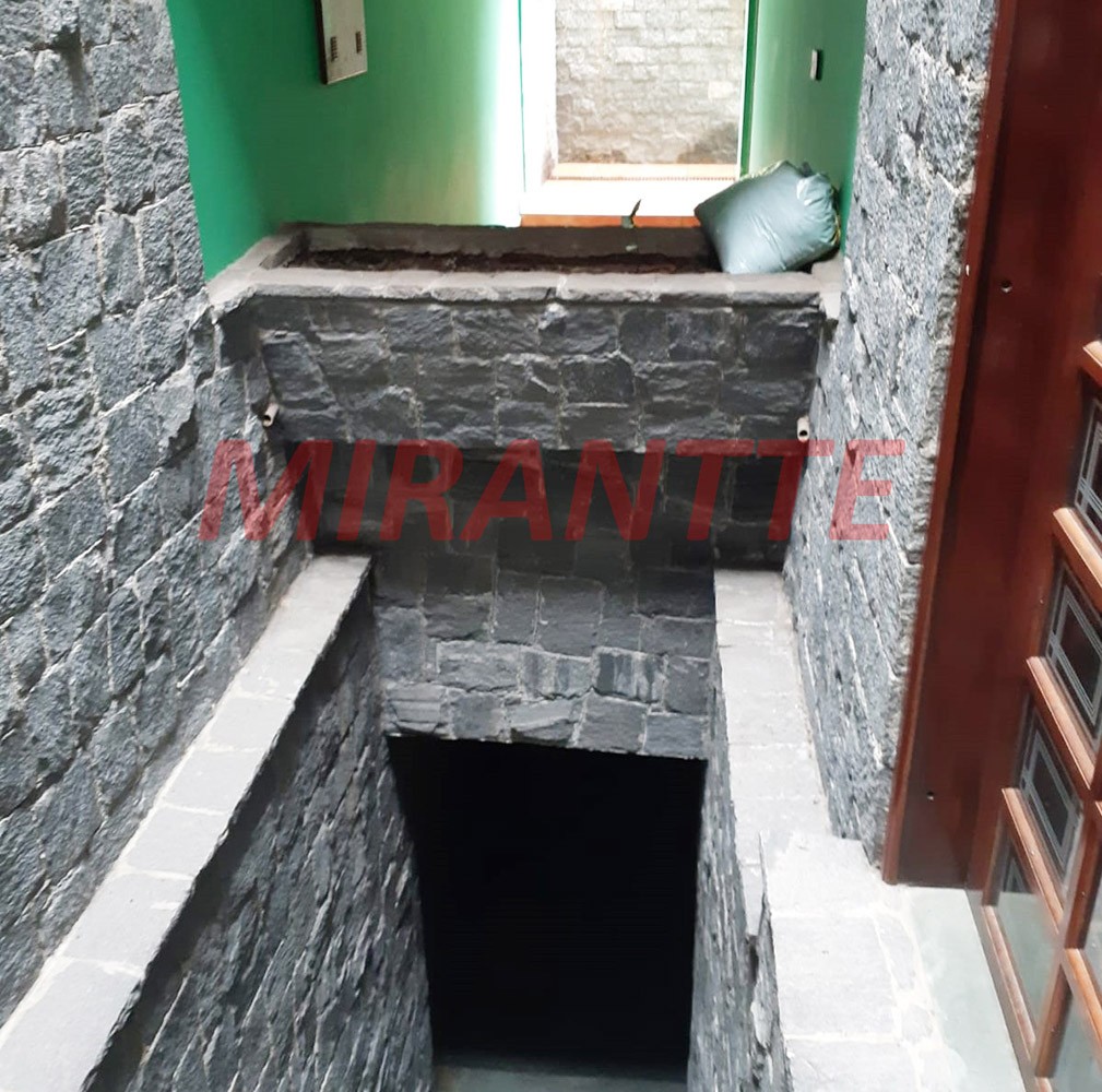 Sobrado com 3 quartos em Vila Tibagi