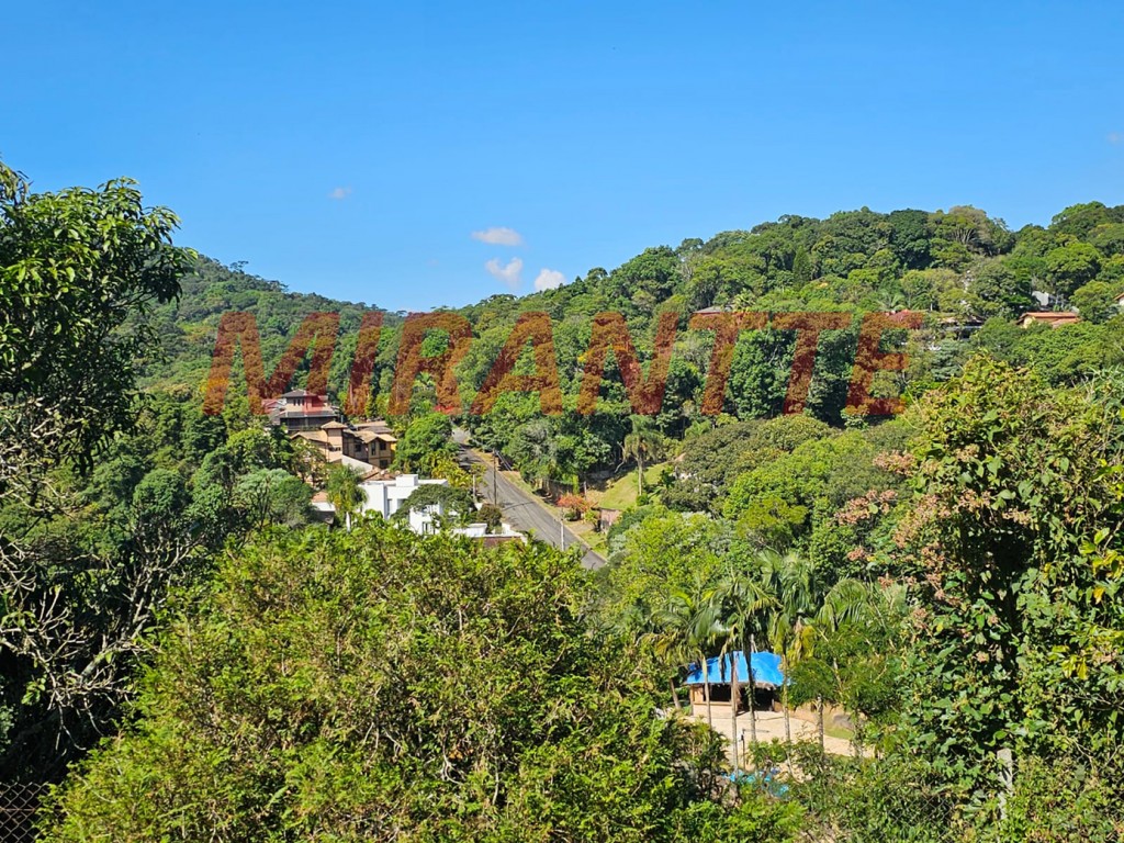 Sobrado de 360m² com 3 quartos em Serra Da Cantareira