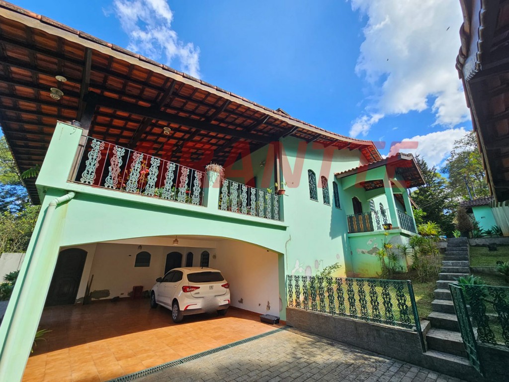 Sobrado de 360m² com 3 quartos em Serra Da Cantareira