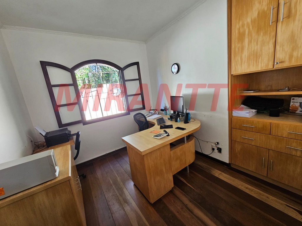 Sobrado de 360m² com 3 quartos em Serra Da Cantareira