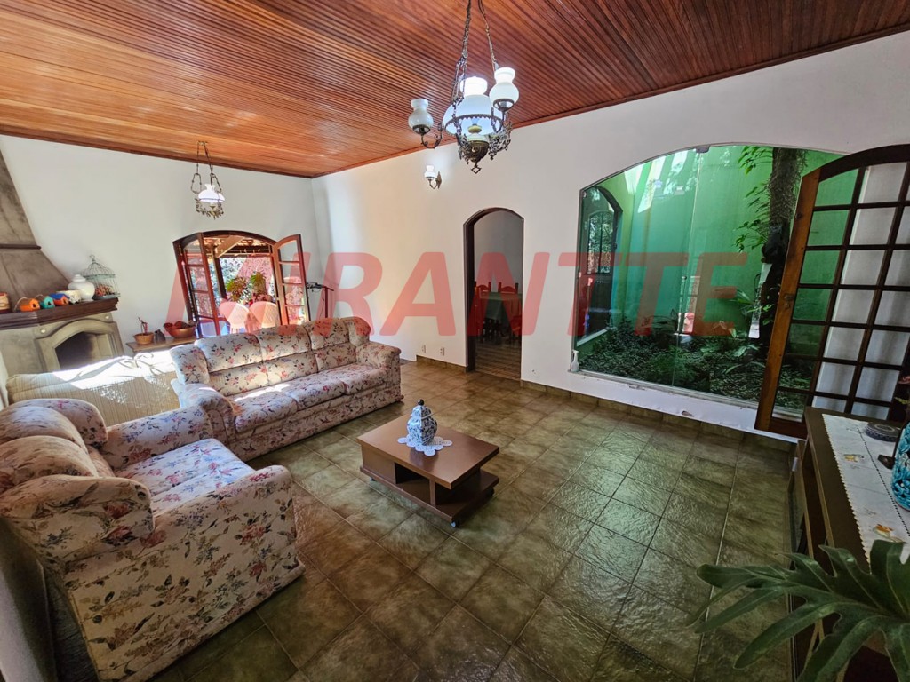 Sobrado de 360m² com 3 quartos em Serra Da Cantareira