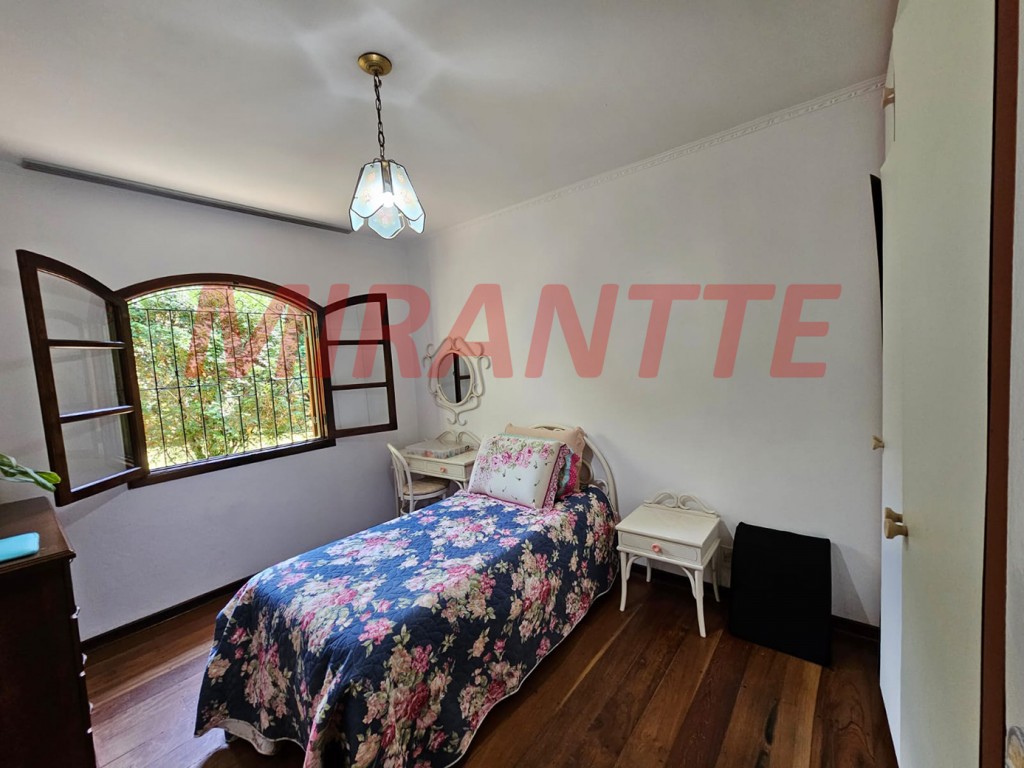 Sobrado de 360m² com 3 quartos em Serra Da Cantareira