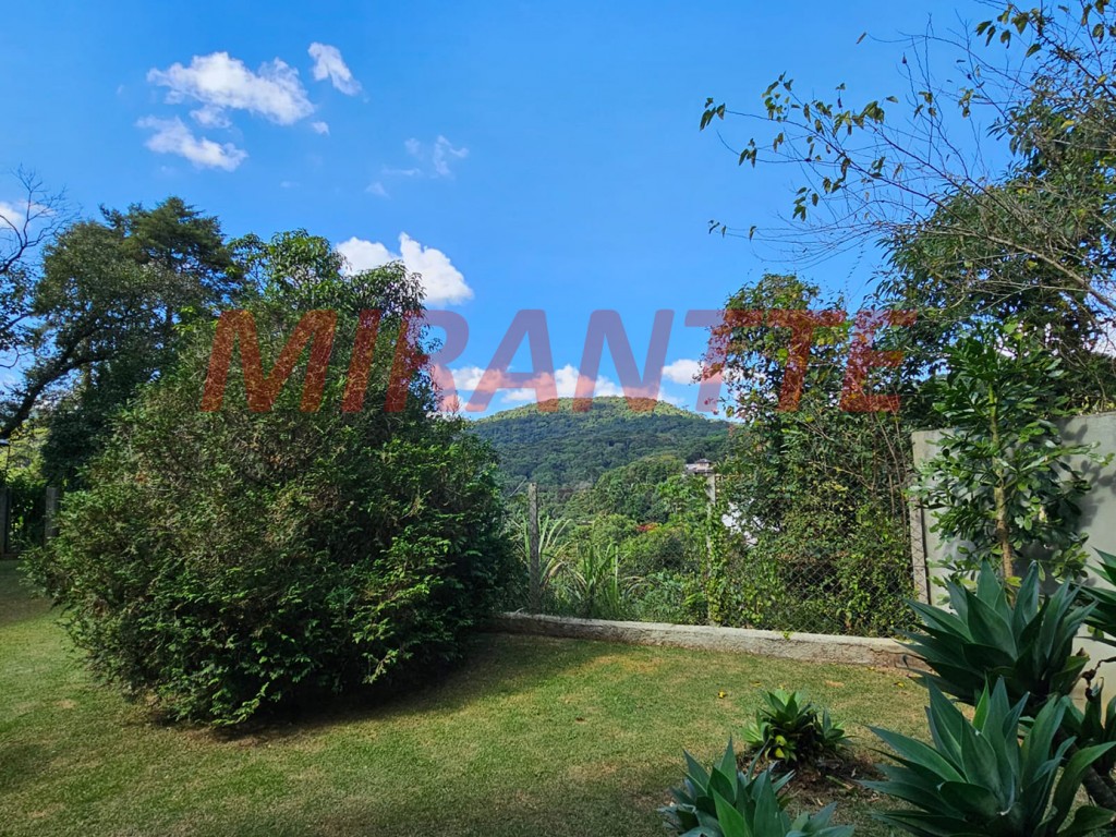 Sobrado de 360m² com 3 quartos em Serra Da Cantareira