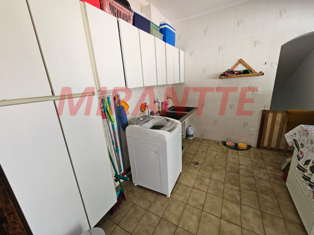 Sobrado de 360m² com 3 quartos em Serra Da Cantareira