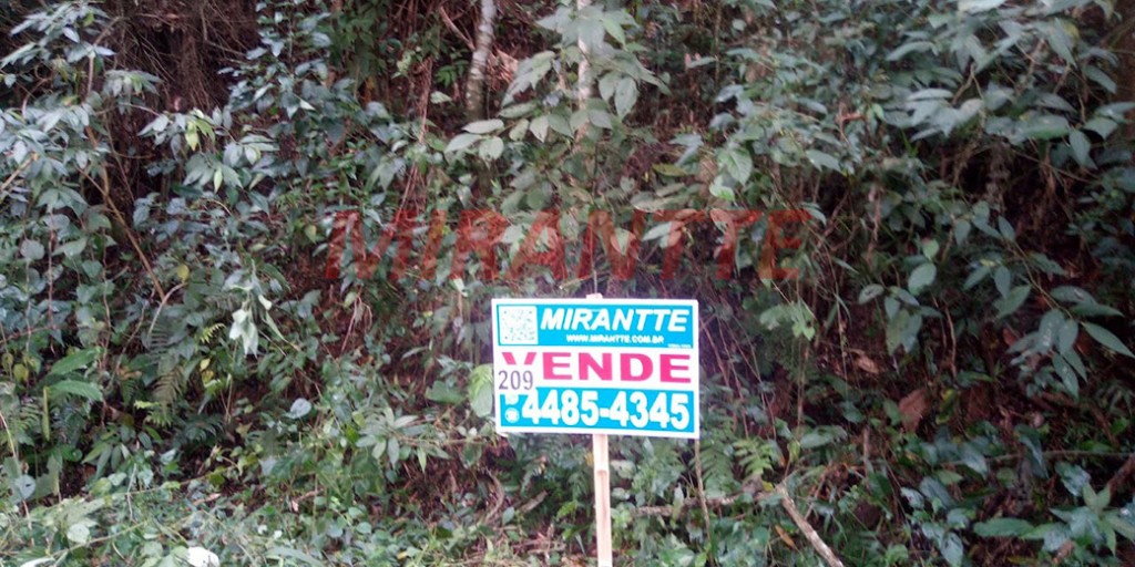 Terreno de 1980m² em Serra da Cantareira