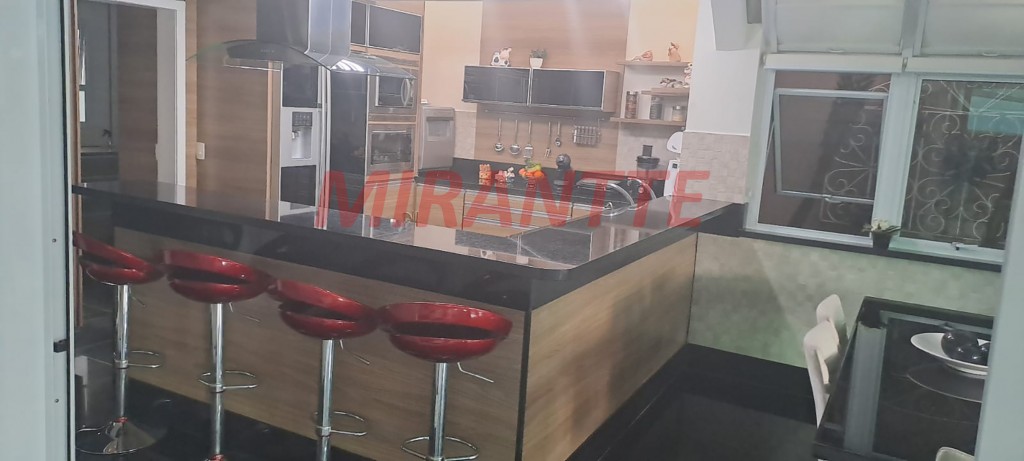 Sobrado de 791m² com 4 quartos em Água Fria