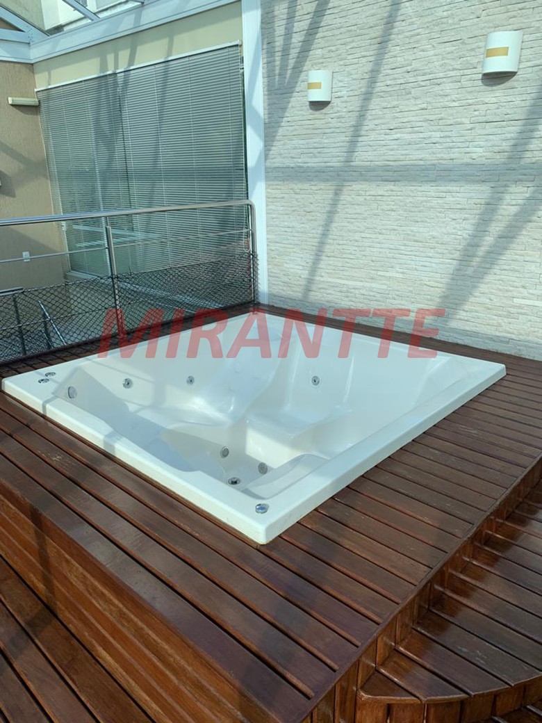 Sobrado de 791m² com 4 quartos em Água Fria
