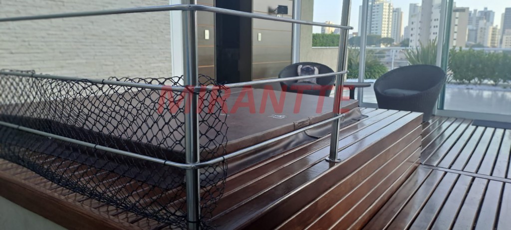 Sobrado de 791m² com 4 quartos em Água Fria