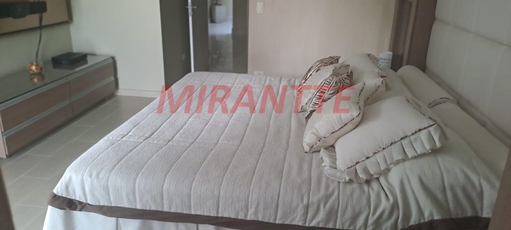 Sobrado de 791m² com 4 quartos em Água Fria