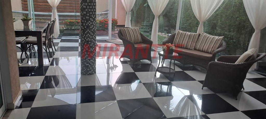 Sobrado de 791m² com 4 quartos em Água Fria