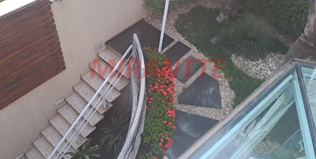 Sobrado de 791m² com 4 quartos em Água Fria