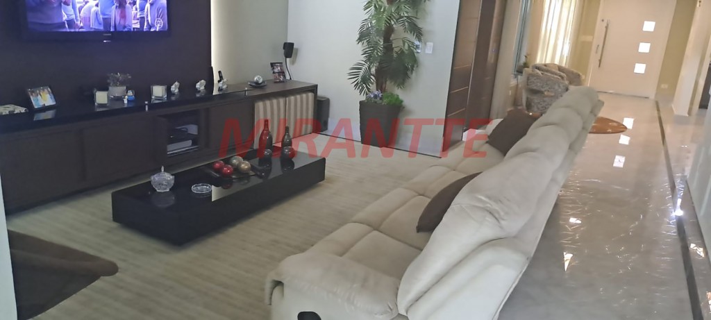 Sobrado de 791m² com 4 quartos em Água Fria