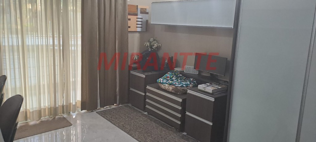 Sobrado de 791m² com 4 quartos em Água Fria