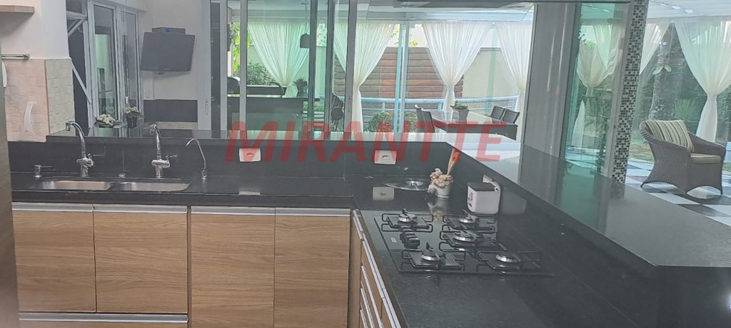 Sobrado de 791m² com 4 quartos em Água Fria